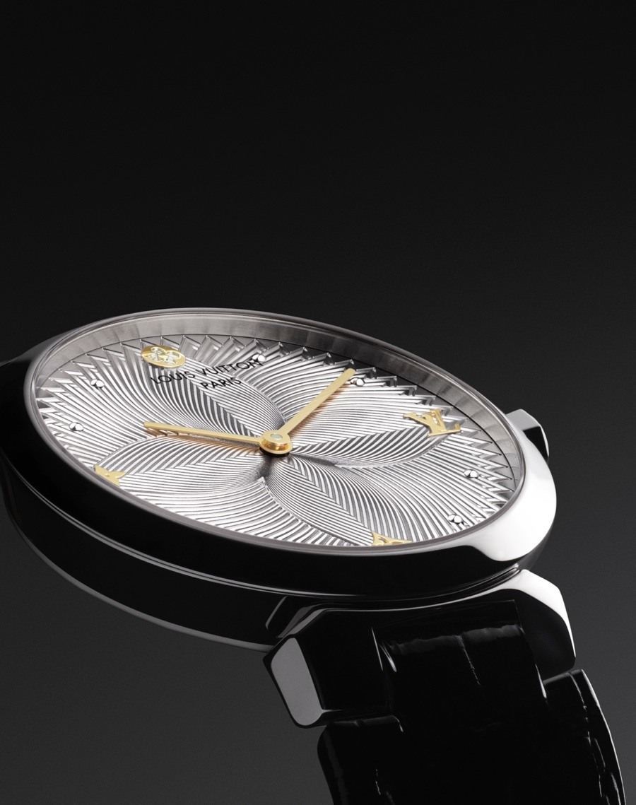 imagen 3 de Tambour Slim Metallic Flower, el reloj más femme de Louis Vuitton.