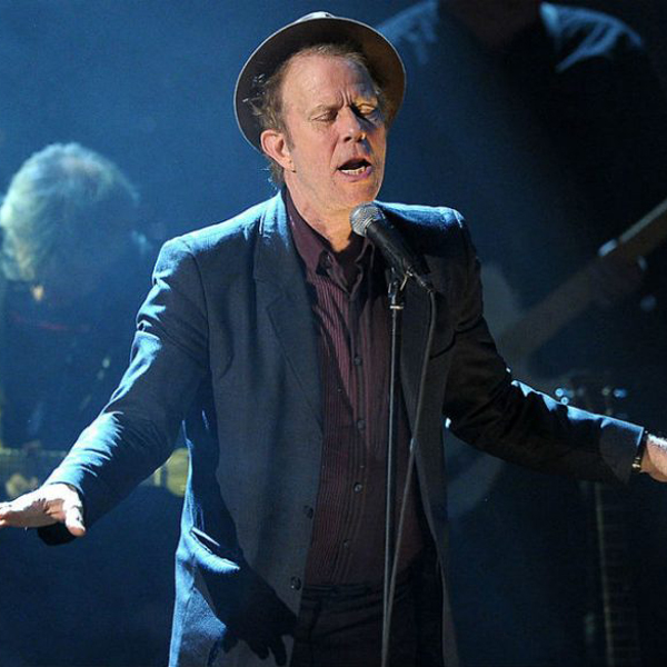 imagen 2 de El hombre de la voz rota, Tom Waits, reedita sus primeros discos.