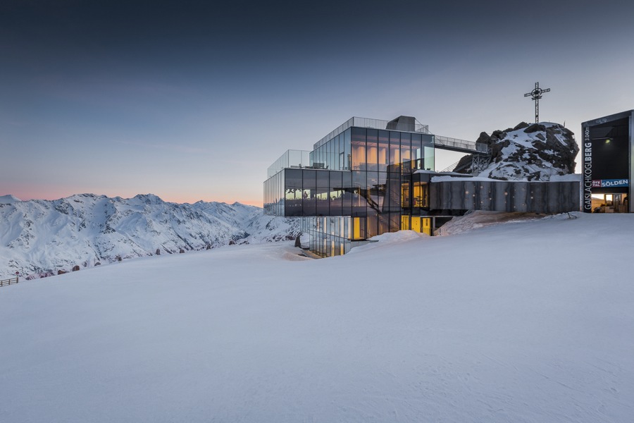 imagen 11 de Ice Q, un restaurante para comerte el invierno, como James Bond, con vistas a la nieve del Tirol.