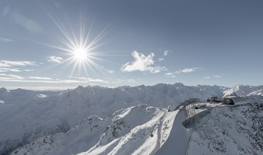 imagen 12 de Ice Q, un restaurante para comerte el invierno, como James Bond, con vistas a la nieve del Tirol.