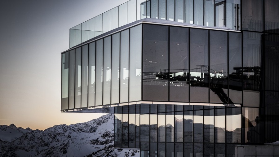 imagen 10 de Ice Q, un restaurante para comerte el invierno, como James Bond, con vistas a la nieve del Tirol.