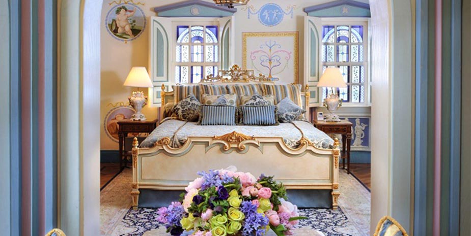 imagen 3 de La casa de Gianni Versace es el hotel más barroco de Miami.