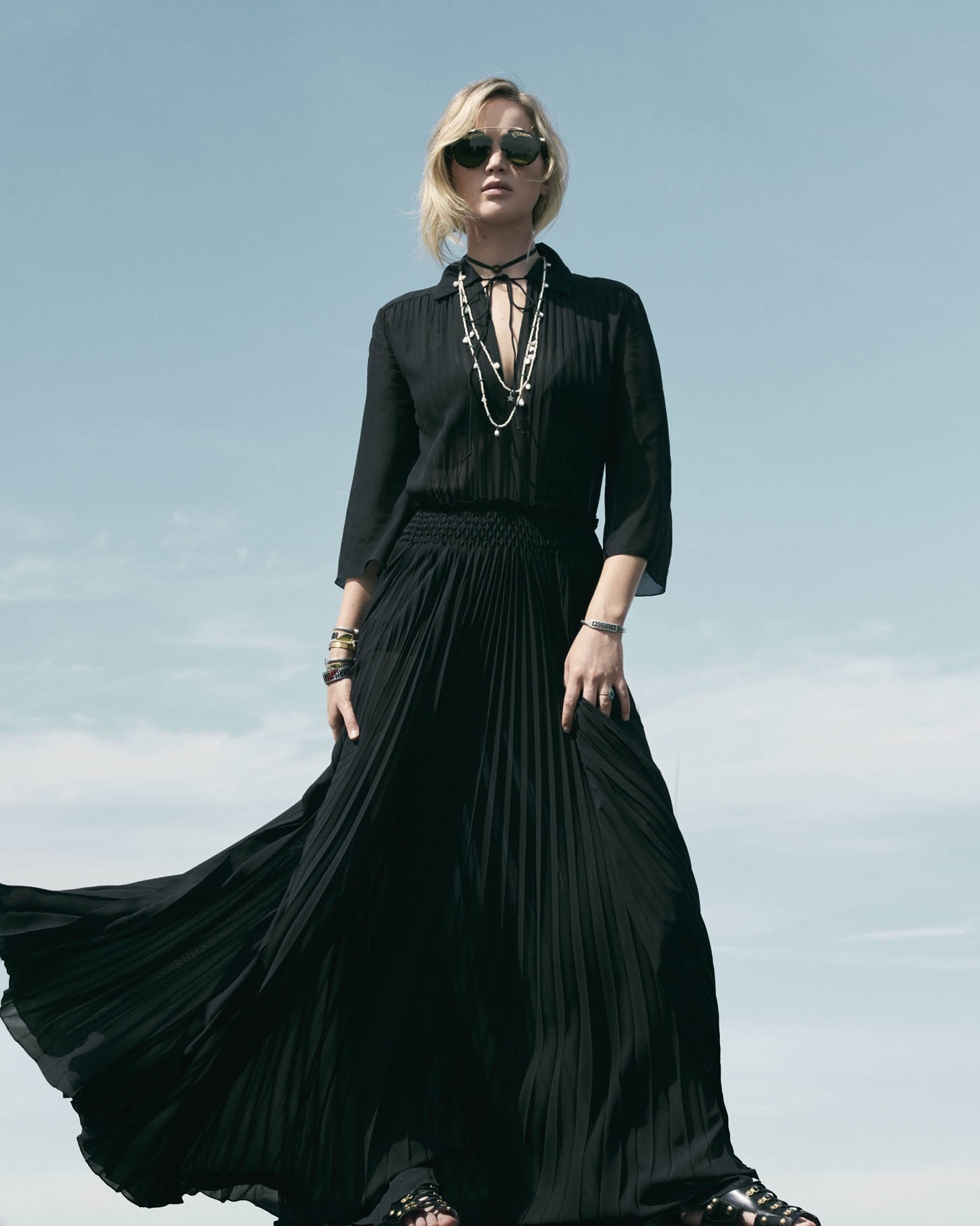 imagen 5 de La elegancia étnica de Dior creada por Maria Grazia Chiuri y vestida por Jennifer Lawrence.