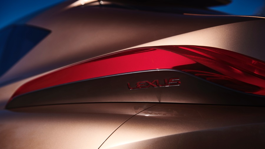 imagen 11 de Lexus LF-1 Limitless Concept, un nuevo crossover de lujo y escándalo.