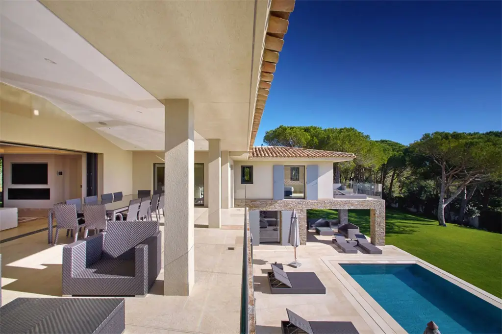 imagen 3 de Sotheby’s vende una casa de lujo en el corazón de la Riviera francesa.