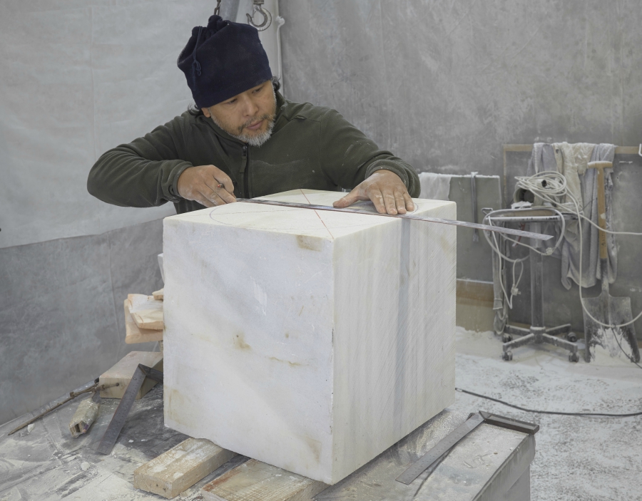 imagen 10 de Tadanori Yamaguchi: el artista que esculpe en asturiano con acento japonés.