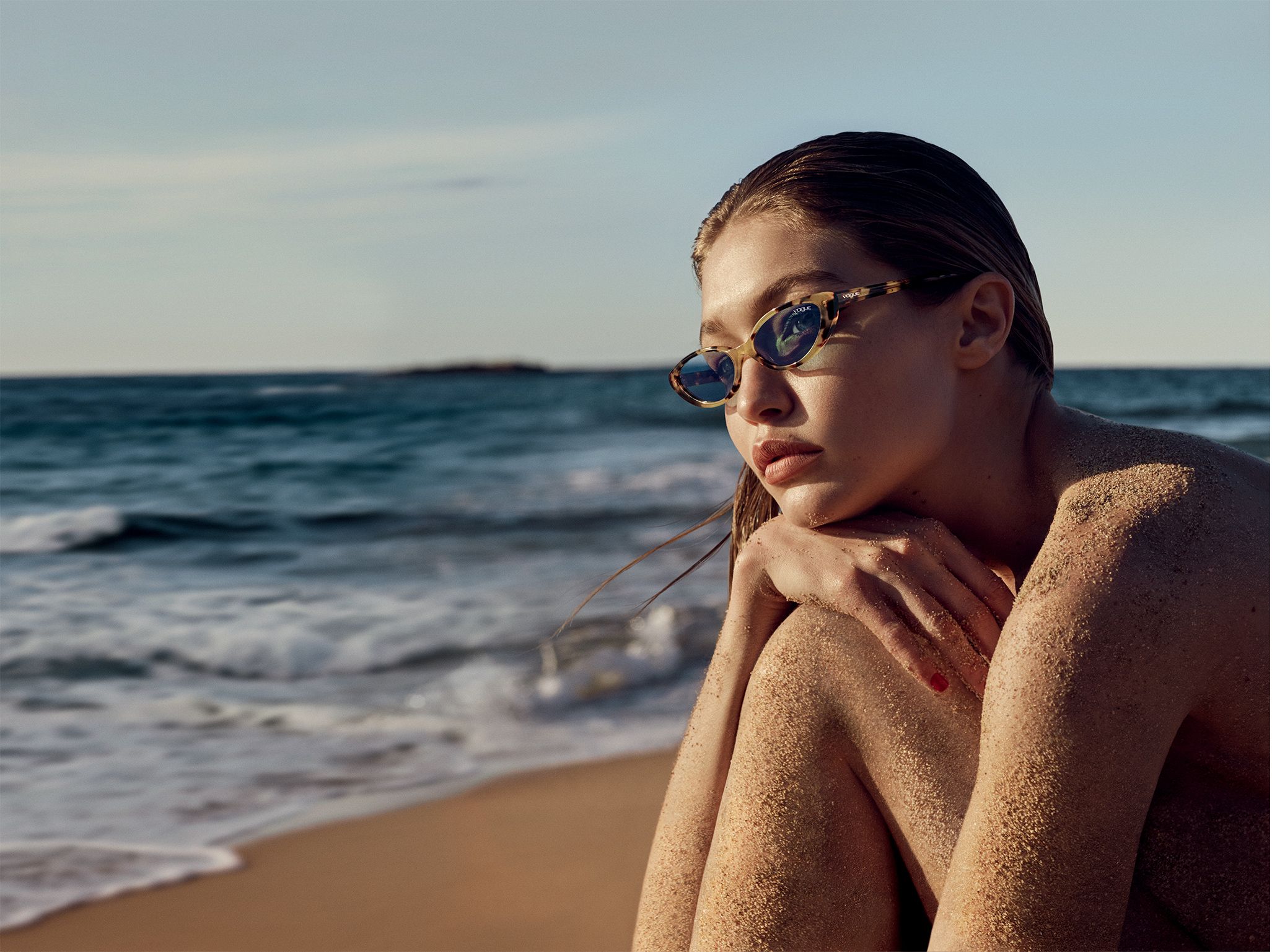 imagen 3 de Gigi Hadid nos diseña la mirada y las gafas con Vogue Eyewear.