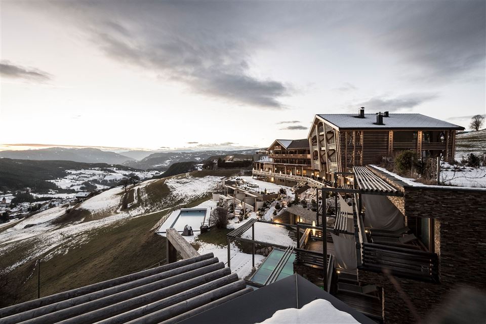 imagen 1 de Valentinerhof, un hotel de lujo renovado en el Tirol italiano.