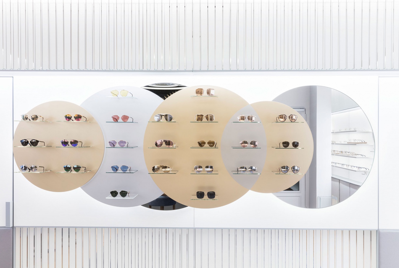 imagen 6 de Una boutique que te hará ver el mundo a ojos de Dior.