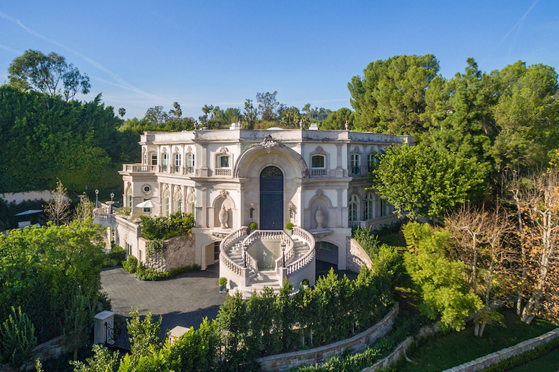 imagen 2 de Un palacio barroco en Beverly Hills, en venta por 28 millones.
