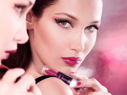 Bella Hadid y sus labios Dior Addict Lacquer Plump.