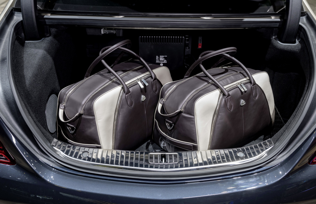 imagen 4 de Maybach Luxury: con las maletas en el coche.