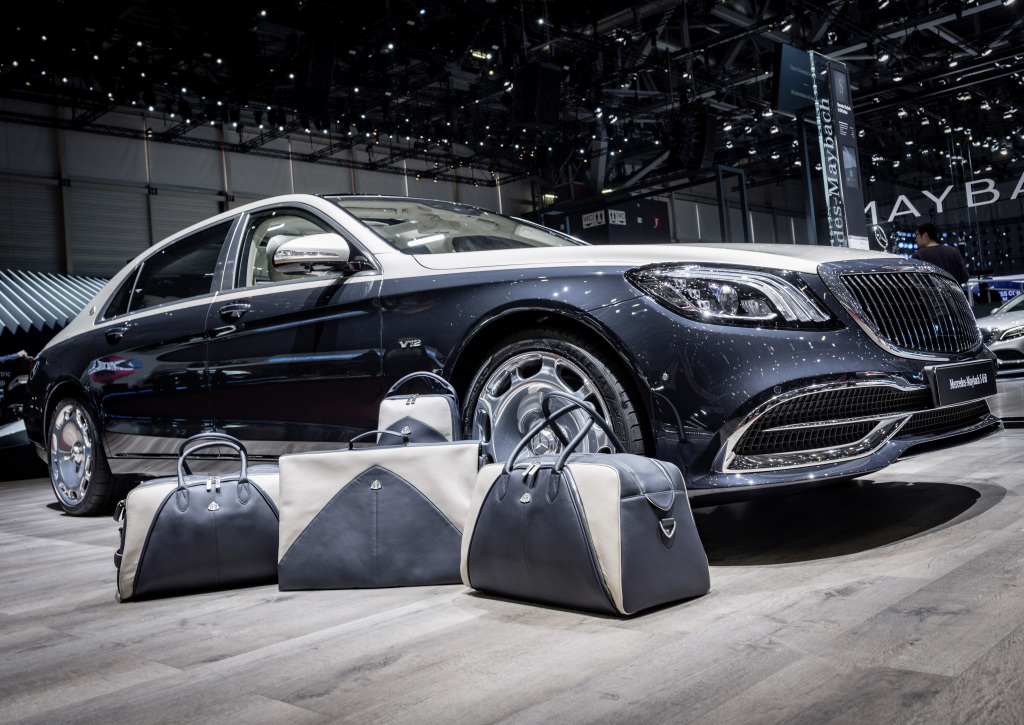 imagen 2 de Maybach Luxury: con las maletas en el coche.