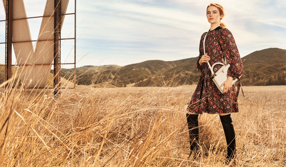 imagen 7 de Emma Stone en el desierto de California con Louis Vuitton.