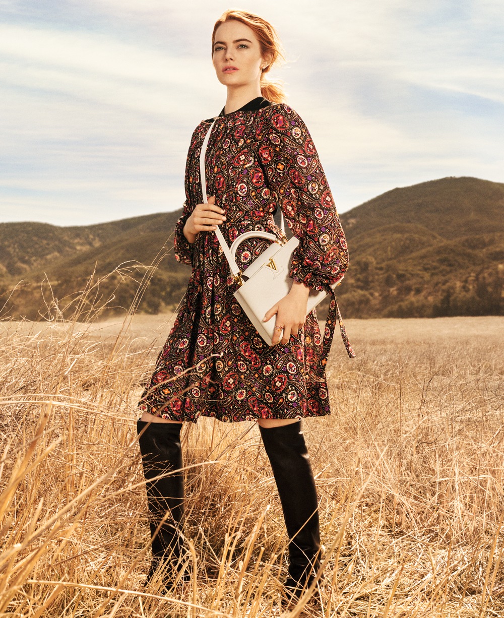 imagen 4 de Emma Stone en el desierto de California con Louis Vuitton.