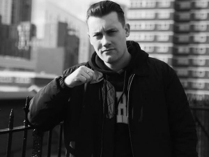 Jospeh J. Jones comparte el vídeo de su nuevo single.