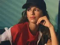 Kaia y Bella visten Penshoppe.