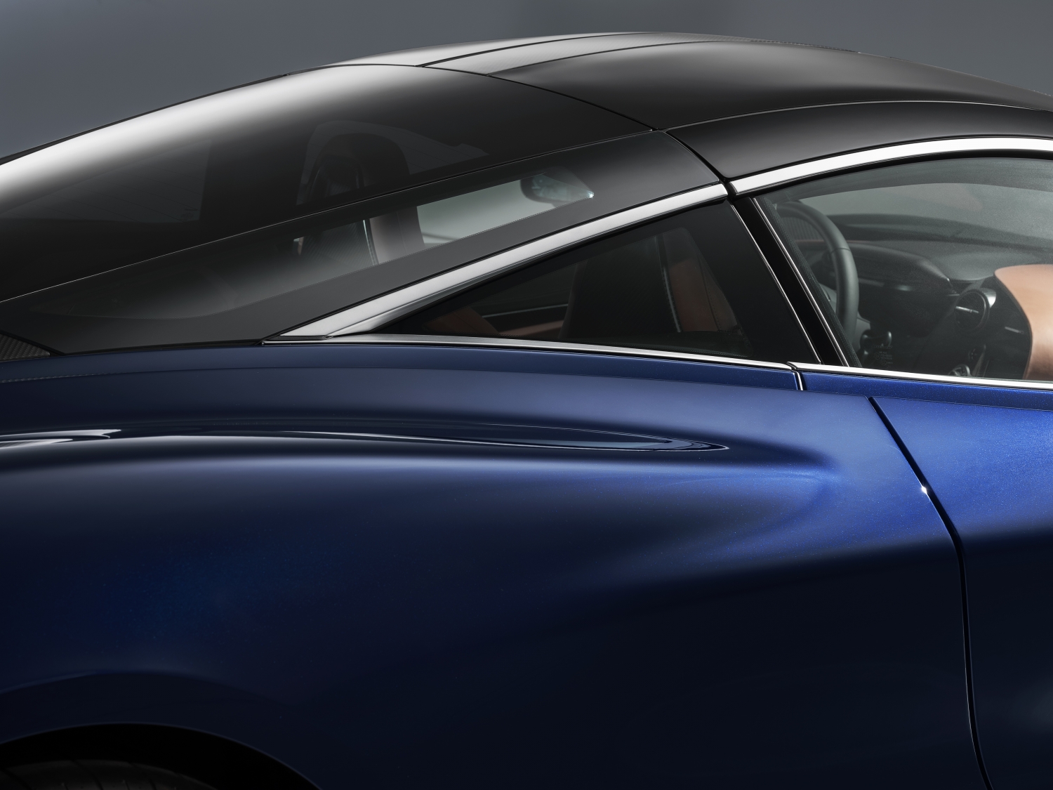 imagen 4 de Rhapsody in Atlantic Blue, una lujosa interpretación del McLaren 720S.