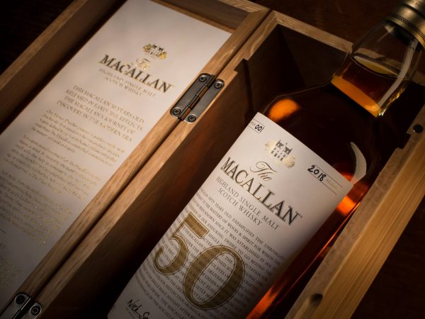 The Macallan 50 años: 200 botellas a razón de 28.500 euros cada una.