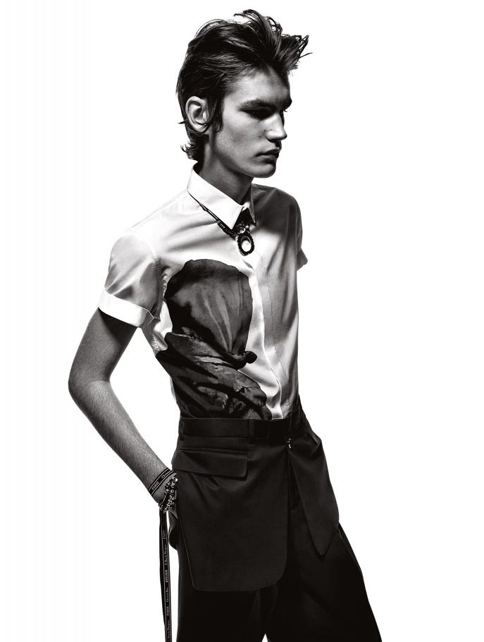 imagen 9 de Los hombres de Dior visten de traje.
