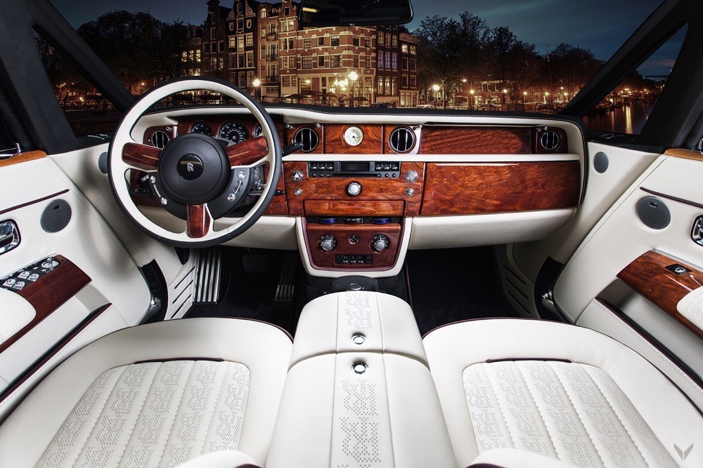 imagen 3 de Vilner Design celebra el décimo cumpleaños del Rolls-Royce Phantom Drophead Coupé vistiéndolo de etiqueta.