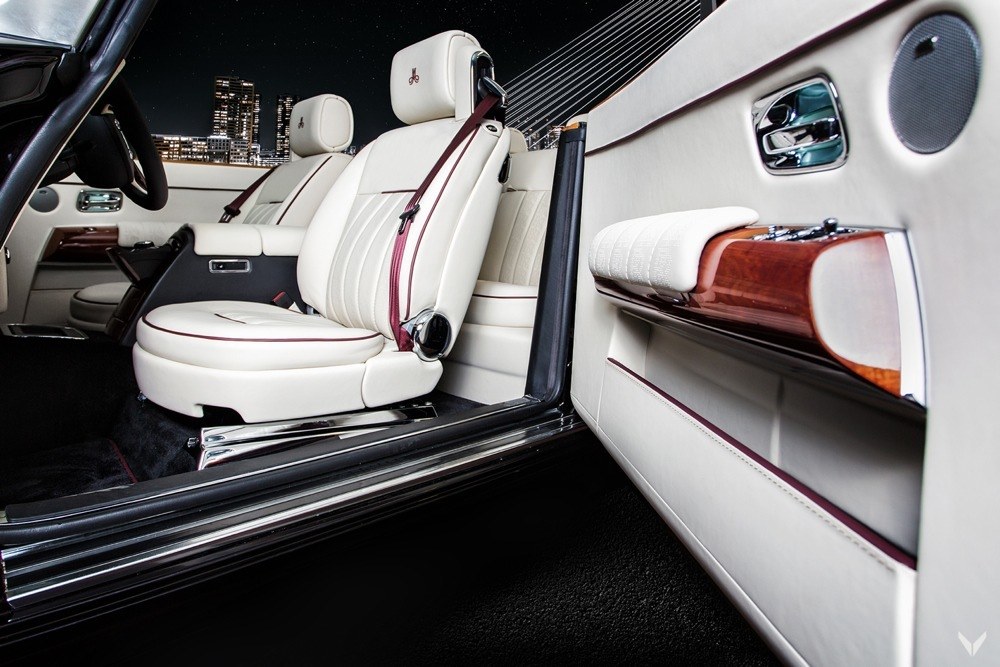 imagen 2 de Vilner Design celebra el décimo cumpleaños del Rolls-Royce Phantom Drophead Coupé vistiéndolo de etiqueta.