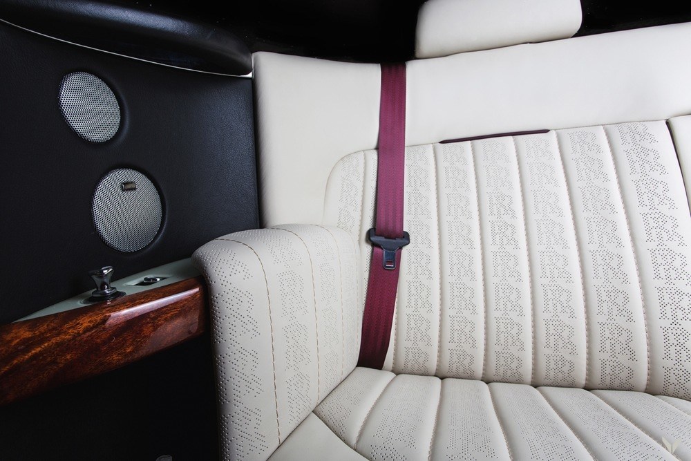 imagen 9 de Vilner Design celebra el décimo cumpleaños del Rolls-Royce Phantom Drophead Coupé vistiéndolo de etiqueta.