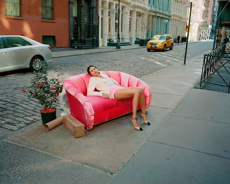 imagen 2 de Adriana Lima con Schutz a sus pies.