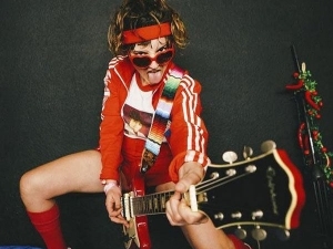 Caroline Rose trata la misoginia en su nuevo vídeo.