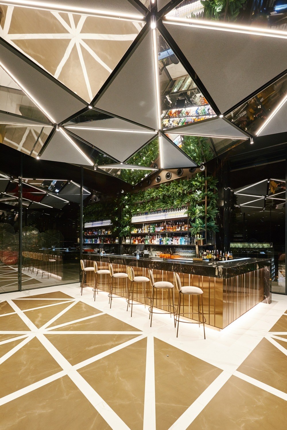 imagen 6 de Ginkgo Sky Bar, la nueva terraza de moda en Madrid.