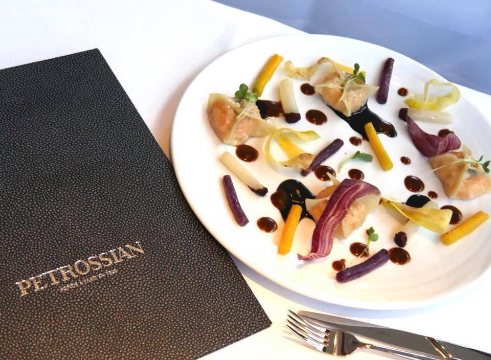 imagen 6 de Petrossian inaugura el mejor resturante francés para comer caviar.