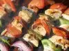 Shashlik de pollo con arroz; sabores ricos e ingredientes saludables.