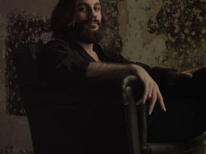 Alessio Bondi presenta un anticipo de su nuevo álbum.