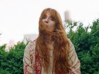Florence And The Machine adelanta una nueva canción de su nuevo disco.