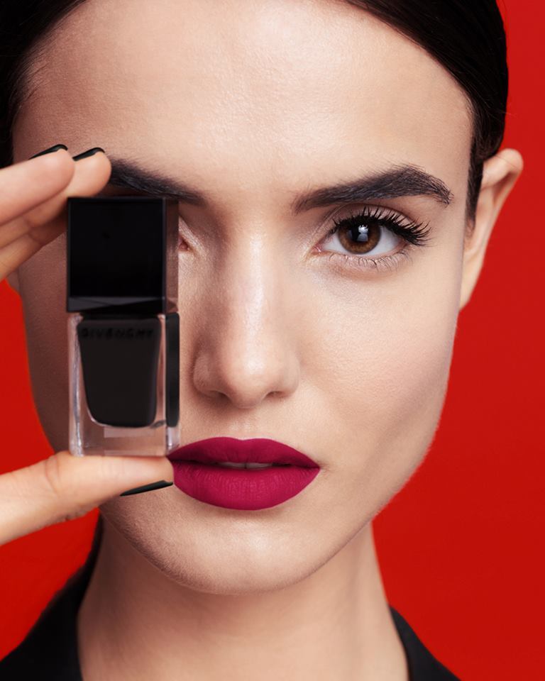 imagen 1 de Givenchy nos incita a presumir en rojo carmín con Le Rouge Liquide.