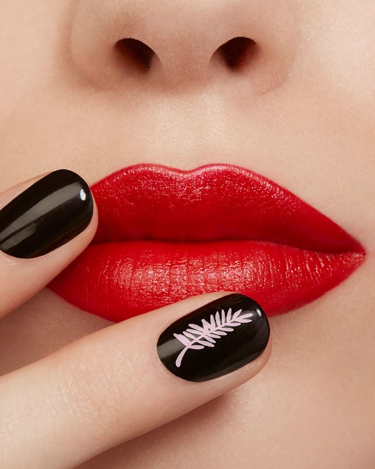imagen 4 de Givenchy nos incita a presumir en rojo carmín con Le Rouge Liquide.