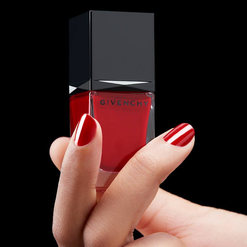 imagen 6 de Givenchy nos incita a presumir en rojo carmín con Le Rouge Liquide.