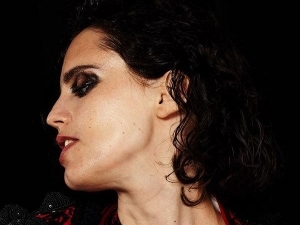 La cantante británica Anna Calvi girará en octubre por España.