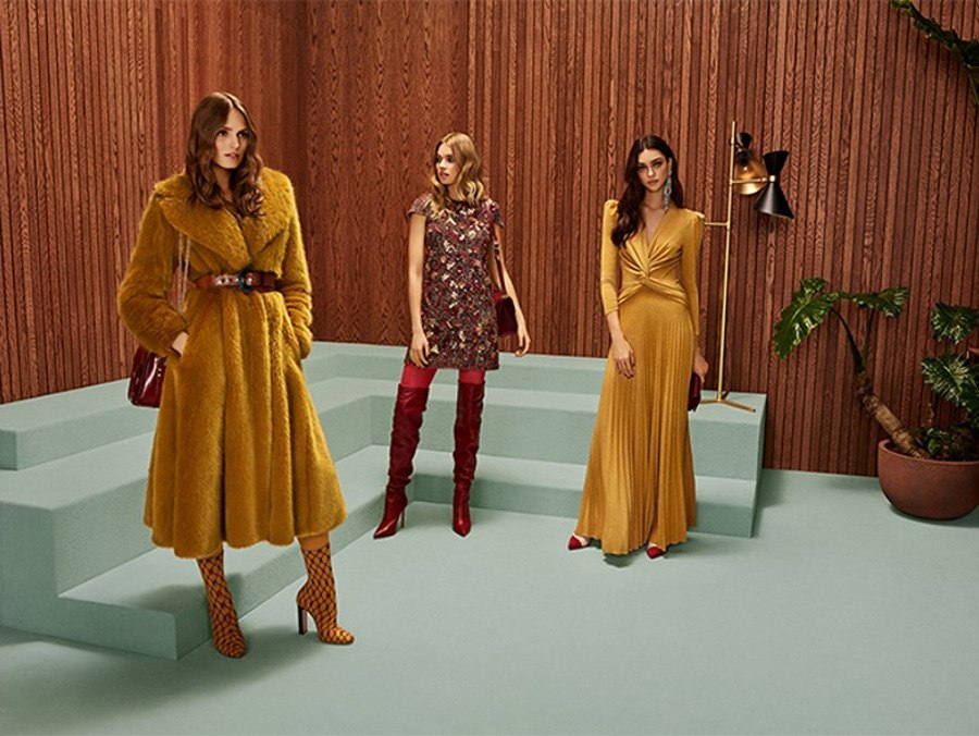 imagen 2 de Un canto a la moda de los 70 para la nueva colección otoño-invierno de Elisabetta Franchi.