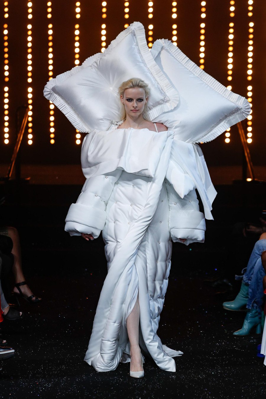 imagen 18 de Inmaculada by Viktor and Rolf.