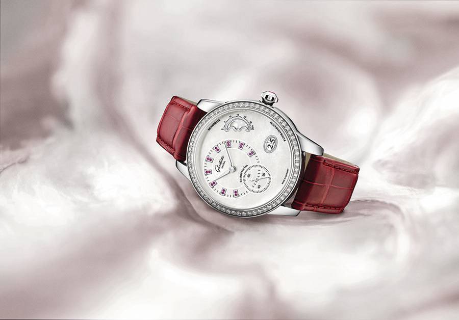 imagen 5 de La sensualidad del rojo y los diamantes en el nuevo reloj PanoMatic Luna de Glashütte original.