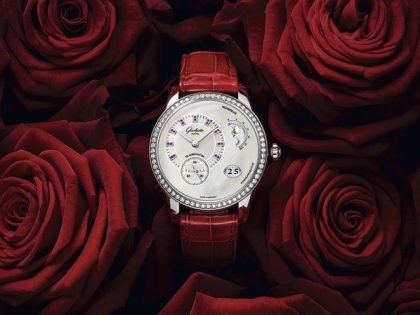 La sensualidad del rojo y los diamantes en el nuevo reloj PanoMatic Luna de Glashütte original.