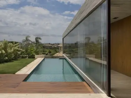 Quinta do Golfe House, ese fresco y hogareño hormigón en el paisaje.