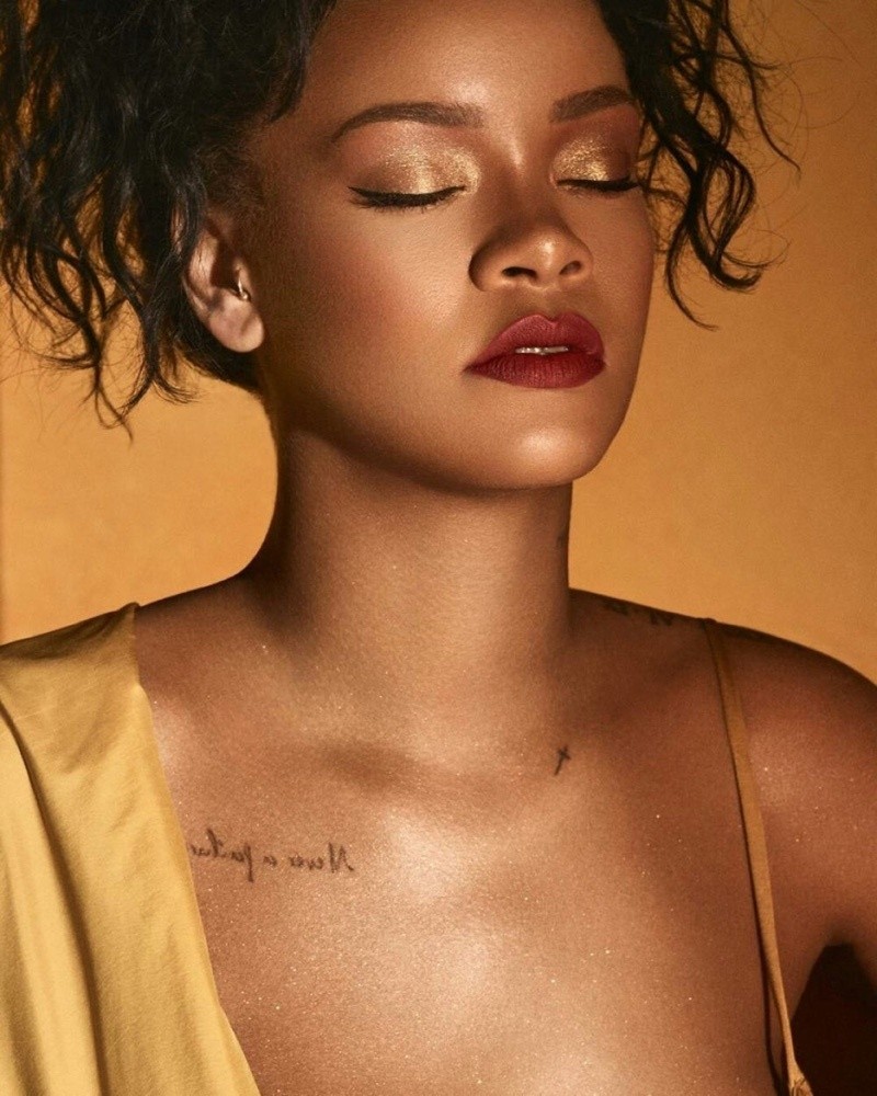 imagen 5 de Rihanna y su maquillaje especiado en Marruecos.