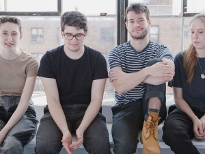 Tras su triunfal paso por MadCool, Frankie Cosmos presenta nuevo vídeo.