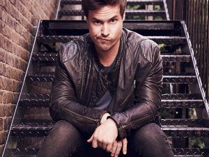 Una nueva estrella en el firmamento del pop: Neil Thomas.