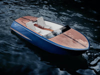 Beau Lake Pedal Boat, el bote más glamouroso del momento.