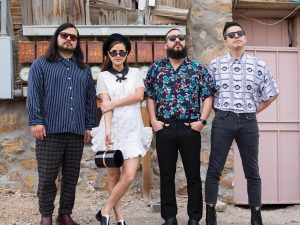 La banda mexicana The Chamanas comparte su nuevo vídeo.