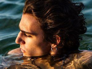 Tamino anuncia la inminente publicación de su primer álbum.