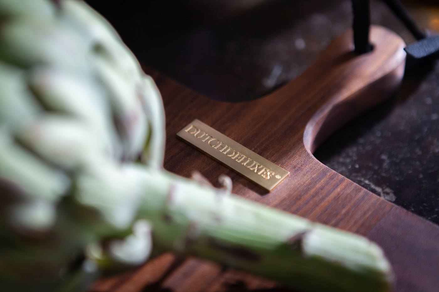 imagen 15 de Dutchdeluxes, madera y cuero para servir la mesa.